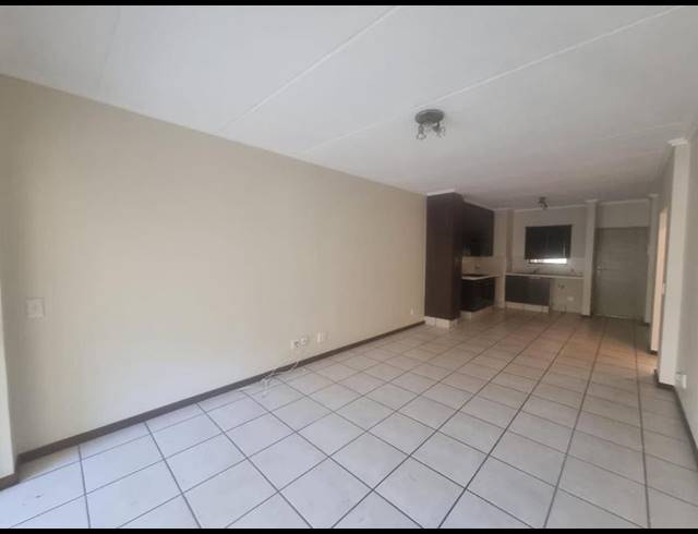 2 BEDROOM APARTMENT FOR SALE IN BRYANSTON